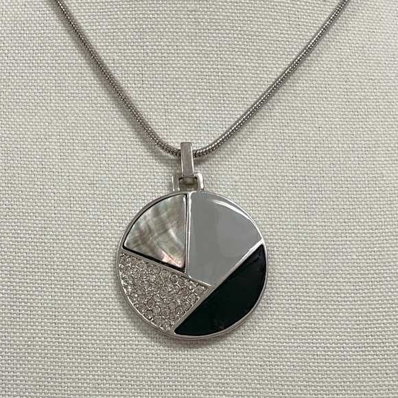 Jennifer Lopez Large Round Pendant Enamel Rhinestone and Shell Vintage Necklace - Picture 1 of 5